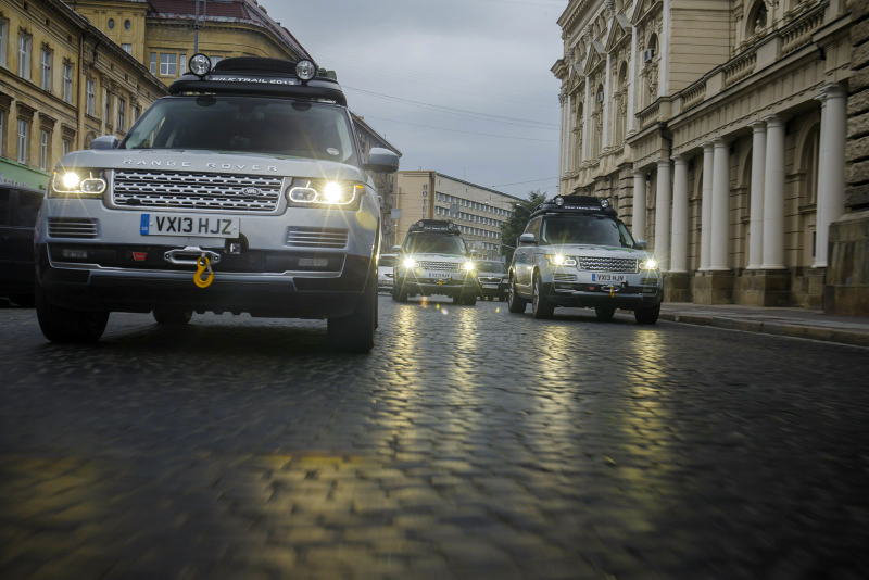 Illustration for article titled Land Rover Completes World’s First Hybrid Expedition Along Silk Trail From Solihull To Mumbai